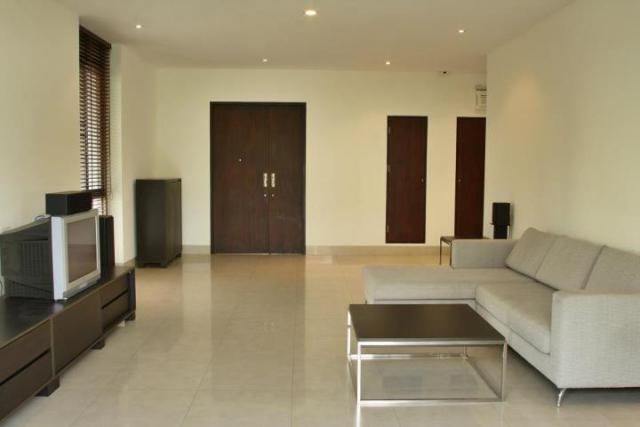 Sukhumvit.  3 Bedrooms Condo / Apartment For Rent. 220sqm (id:2343)