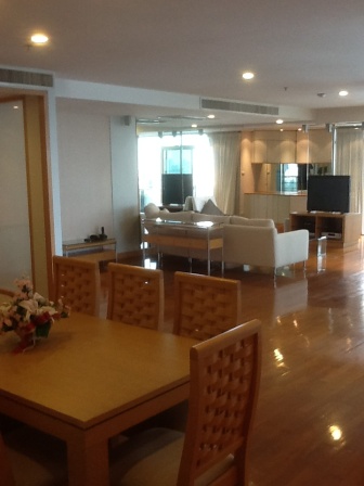 Langsuan .  3 Bedrooms Condo / Apartment To Buy. 265sqm (id:2349)