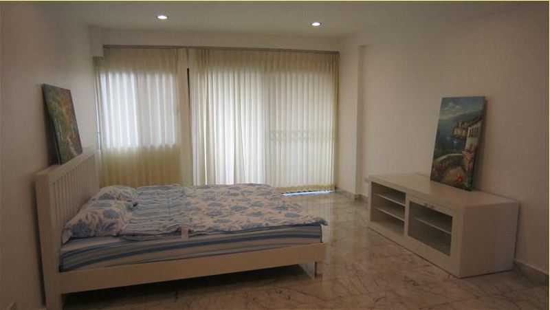Sukhumvit.  1 Bedroom Condo / Apartment To Buy. 141sqm (id:2355)
