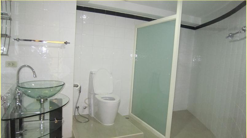 Sukhumvit.  1 Bedroom Condo / Apartment To Buy. 141sqm (id:2355)