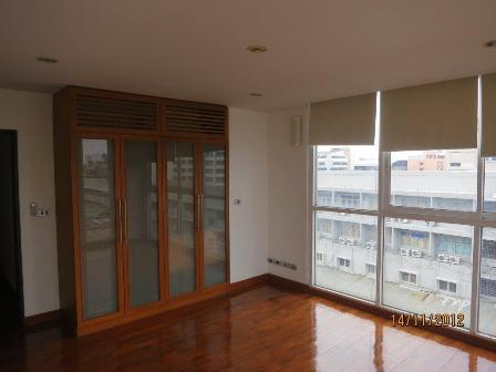 Really nice 3 Bedrooms Apartment For Rent in low sukhumvit near to the BTS. 230sqm (id:2397)