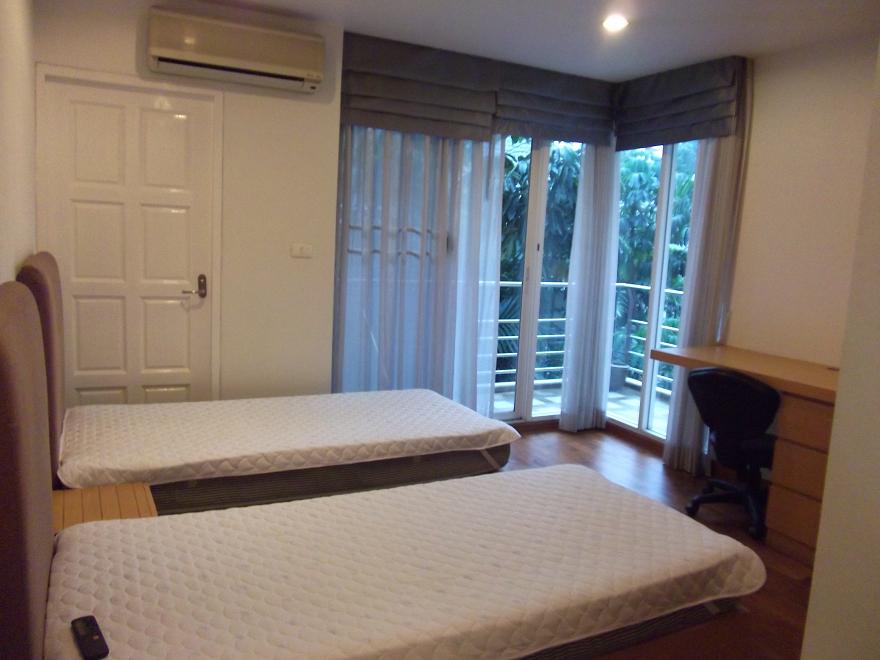Sukhumvit.  2 Bedrooms Condo / Apartment For Rent. 122sqm (id:2407)