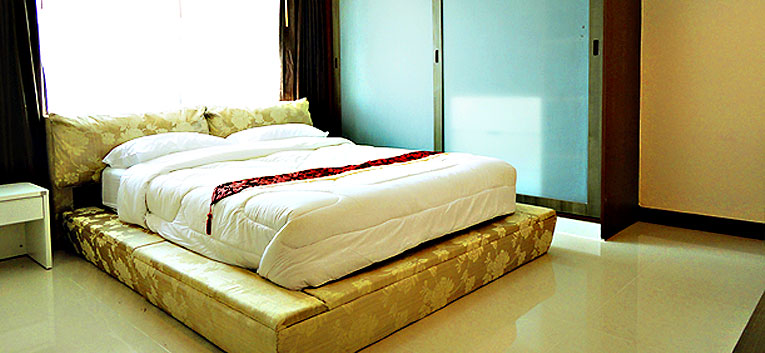 Ekamai.  3 Bedrooms Condo / Apartment For Rent. 230sqm (id:2413)