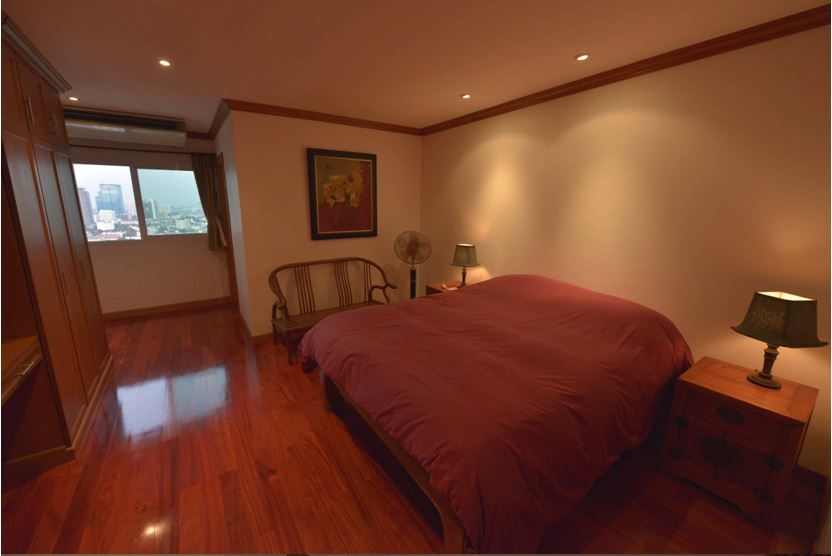 Sukhumvit.  3 Bedrooms Condo / Apartment To Buy. 254sqm (id:2451)