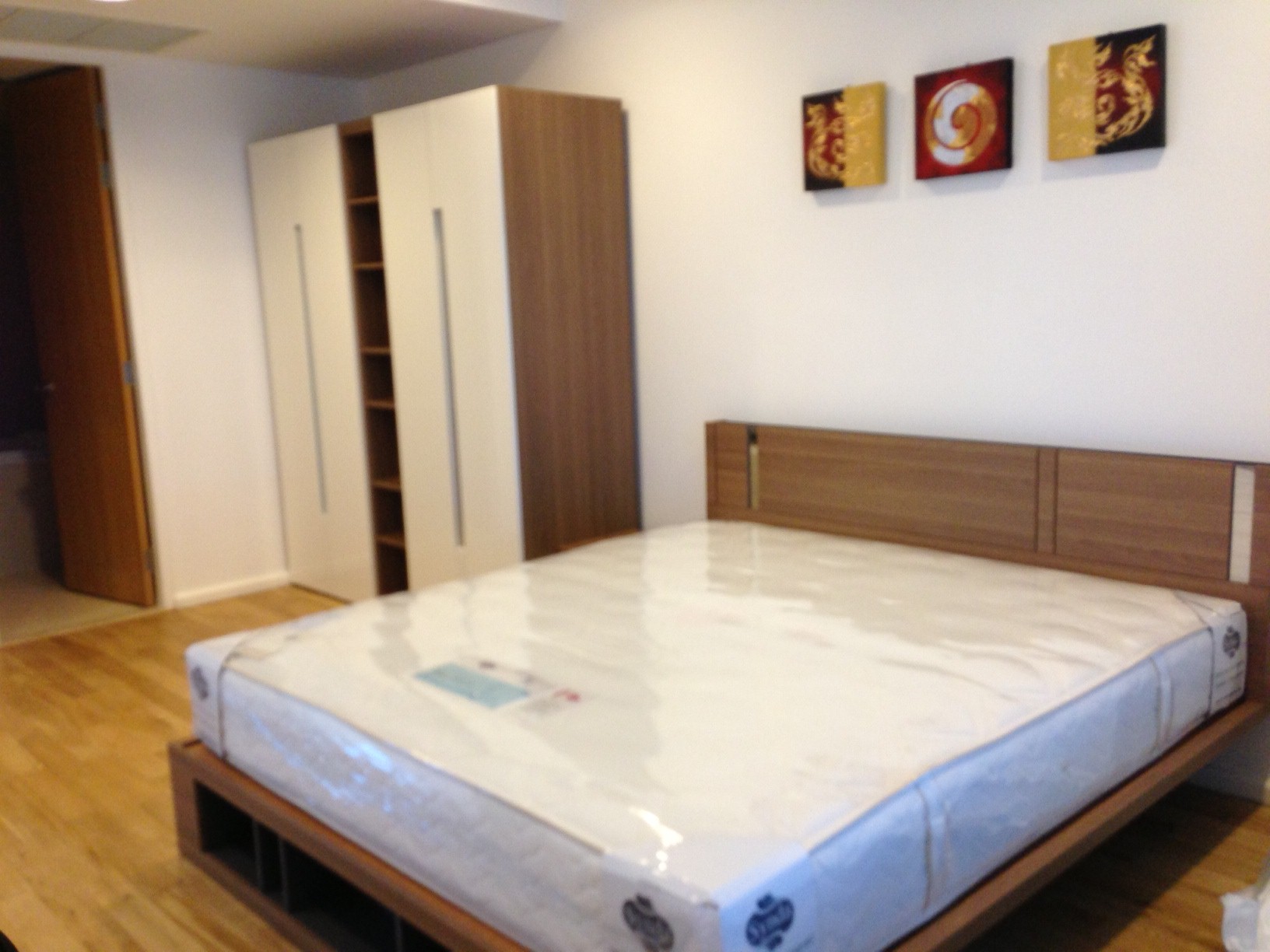 Lumpini.  1 Bedroom Condo / Apartment To Buy. 68sqm (id:2454)