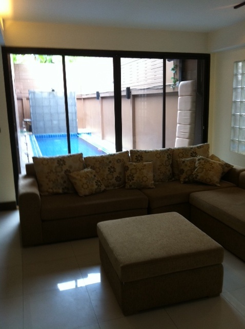 Thonglor.  4 Bedrooms Townhouse For Rent. 280sqm (id:2472)