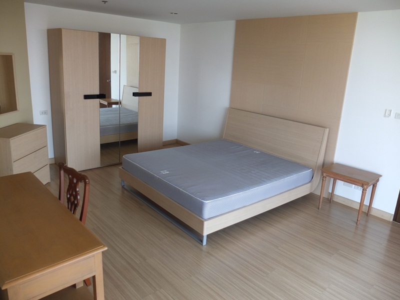 Sukhumvit.  1 Bedroom Condo / Apartment For Rent. 80sqm (id:2478)