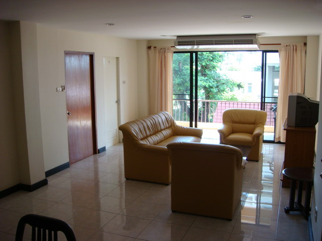 Sukhumvit.  1 Bedroom Condo / Apartment For Rent. 110sqm (id:2481)