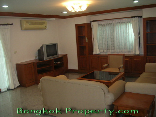Sukhumvit.  3 Bedrooms Condo / Apartment For Rent. 230sqm (id:217)
