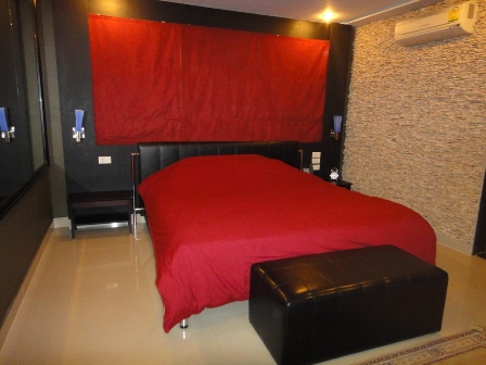 Sukhumvit.  2 Bedrooms Condo / Apartment For Rent. 128sqm (id:2510)