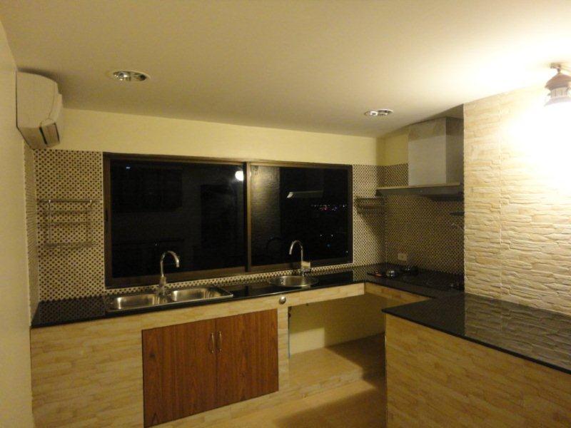 Sukhumvit.  3 Bedrooms Condo / Apartment To Buy. 422sqm (id:2525)