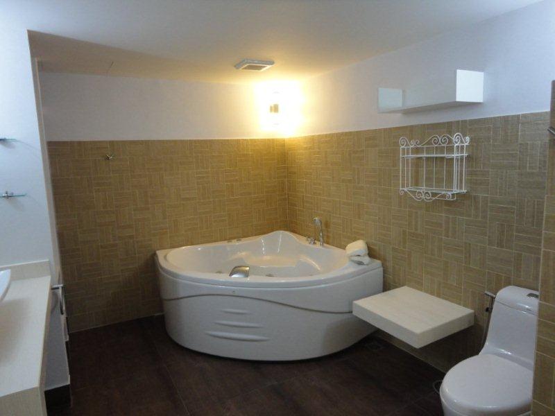 Sukhumvit.  3 Bedrooms Condo / Apartment To Buy. 422sqm (id:2525)