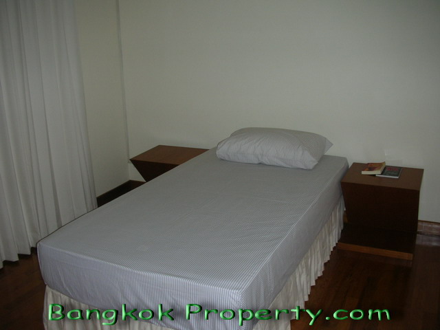 Sukhumvit.  3 Bedrooms Condo / Apartment For Rent. 262sqm (id:222)