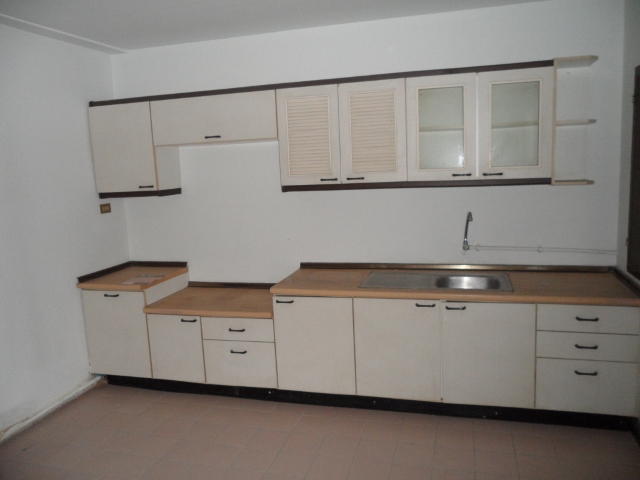 Sukhumvit.  3 Bedrooms Townhouse For Rent. 400sqm (id:2537)