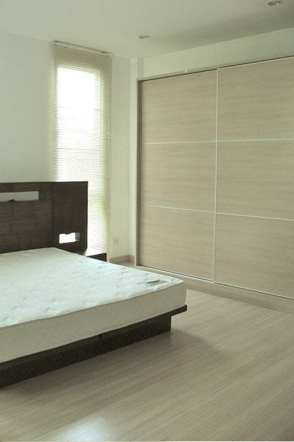 Sukhumvit.  3 Bedrooms Condo / Apartment For Rent. 165sqm (id:2546)
