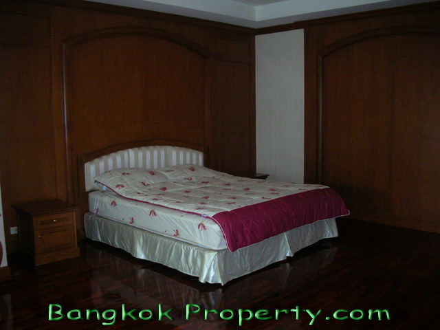 Sukhumvit.  4 Bedrooms Condo / Apartment For Rent. 400sqm (id:227)