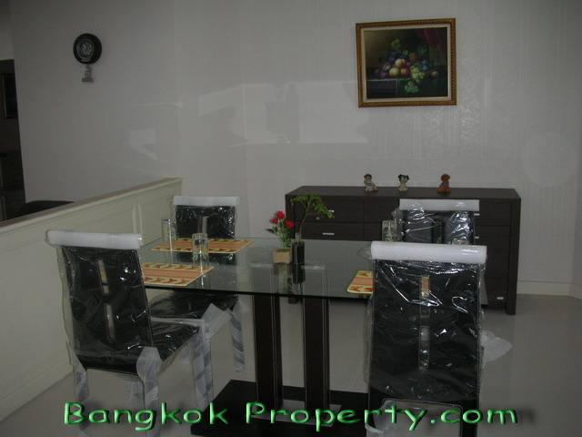 Sukhumvit.  2 Bedrooms Condo / Apartment For Rent. 170sqm (id:228)