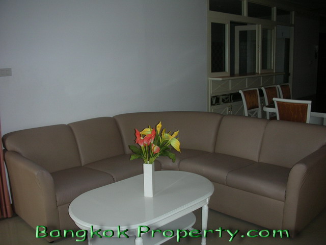 Sukhumvit.  3 Bedrooms Condo / Apartment For Rent. 200sqm (id:229)