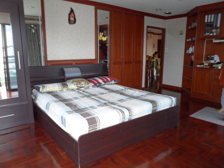 Sukhumvit.  2 Bedrooms Condo / Apartment To Buy. 147sqm (id:2577)