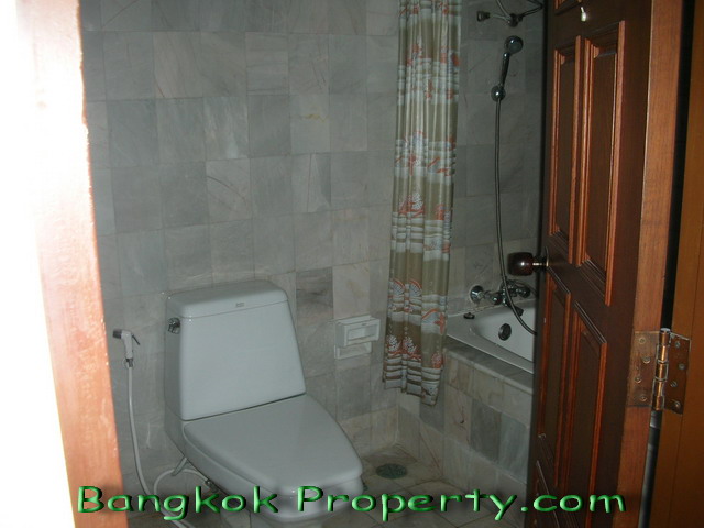 Sukhumvit.  3 Bedrooms Condo / Apartment For Rent. 200sqm (id:229)