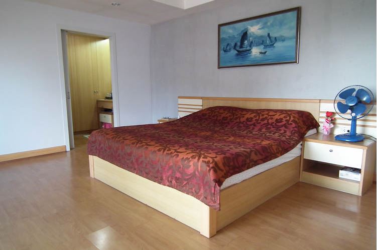 Sukhumvit.  3 Bedrooms Condo / Apartment To Buy. 228sqm (id:2579)