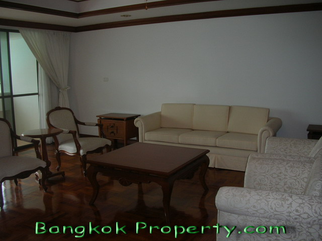Sukhumvit.  3 Bedrooms Condo / Apartment For Rent. 380sqm (id:242)