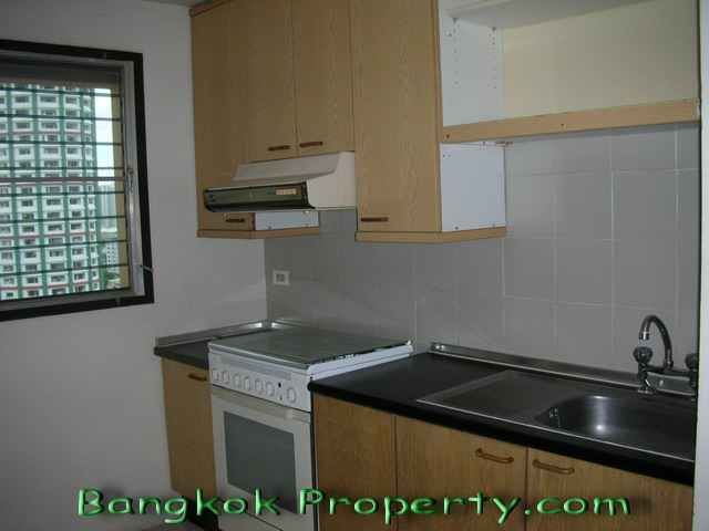 Sukhumvit.  2 Bedrooms Condo / Apartment For Rent. 122sqm (id:245)