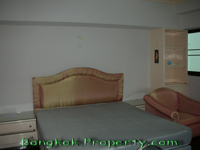 Sukhumvit.  3 Bedrooms Condo / Apartment For Rent. 313sqm (id:248)