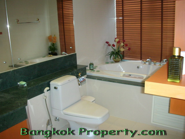 Chareonkrung.  2 Bedrooms Condo / Apartment To Buy. 240sqm (id:22)