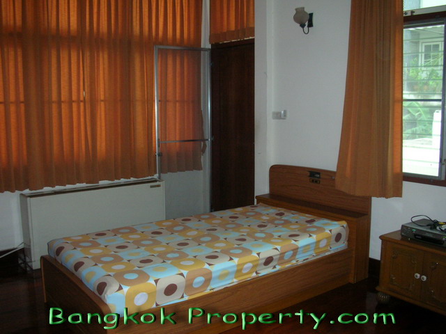 Sukhumvit.  4 Bedrooms House For Rent. 680sqm (id:257)