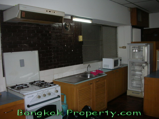 Sukhumvit.  2 Bedrooms Condo / Apartment For Rent. 80sqm (id:263)