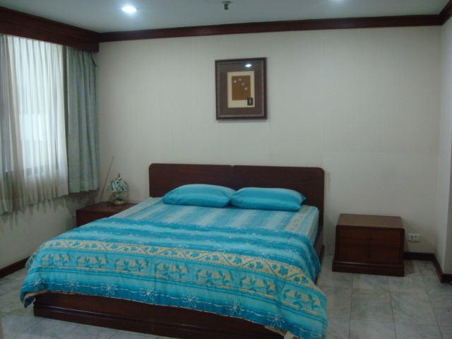 Sukhumvit.  3 Bedrooms Condo / Apartment For Rent. 193sqm (id:268)