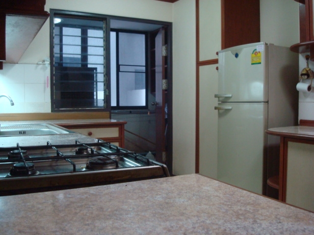 Sukhumvit.  3 Bedrooms Condo / Apartment For Rent. 193sqm (id:268)