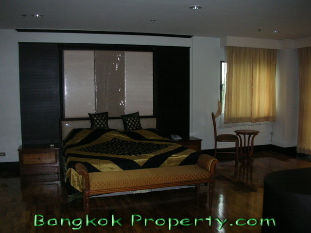 Sukhumvit.  3 Bedrooms Condo / Apartment For Rent. 358sqm (id:274)