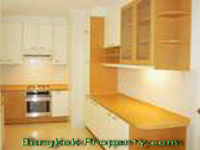 Sukhumvit.  3 Bedrooms Condo / Apartment For Rent. 230sqm (id:276)