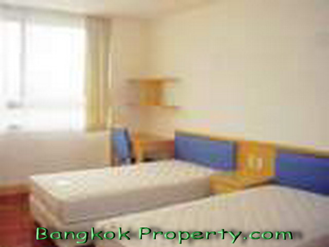 Sukhumvit.  3 Bedrooms Condo / Apartment For Rent. 230sqm (id:276)