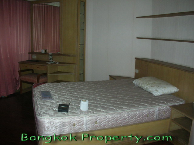 Sukhumvit.  2 Bedrooms Condo / Apartment For Rent. 125sqm (id:279)