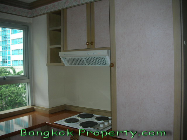 Sukhumvit.  2 Bedrooms Condo / Apartment For Rent. 125sqm (id:279)