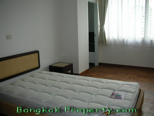 Sukhumvit.  3 Bedrooms Condo / Apartment For Rent. 182sqm (id:280)