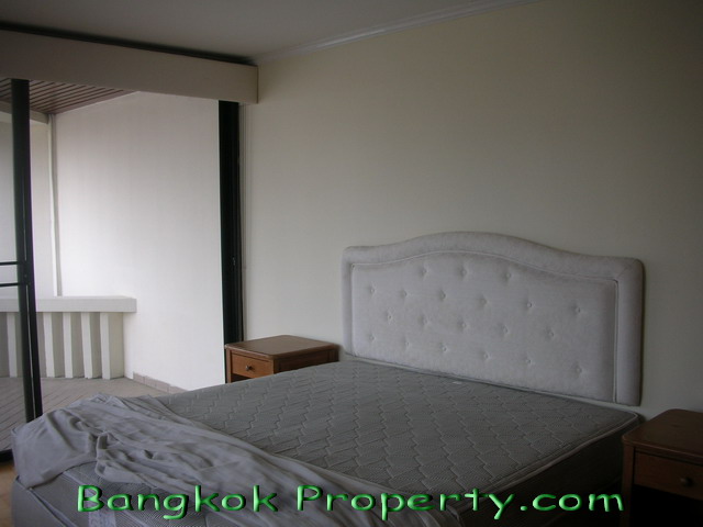 Sukhumvit.  3 Bedrooms Condo / Apartment For Rent. 175sqm (id:278)