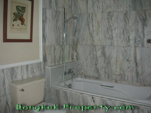 Sukhumvit.  2 Bedrooms Condo / Apartment For Rent. 138sqm (id:281)