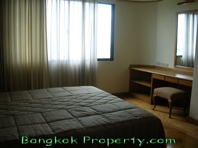 Sukhumvit.  3 Bedrooms Condo / Apartment For Rent. 171sqm (id:284)