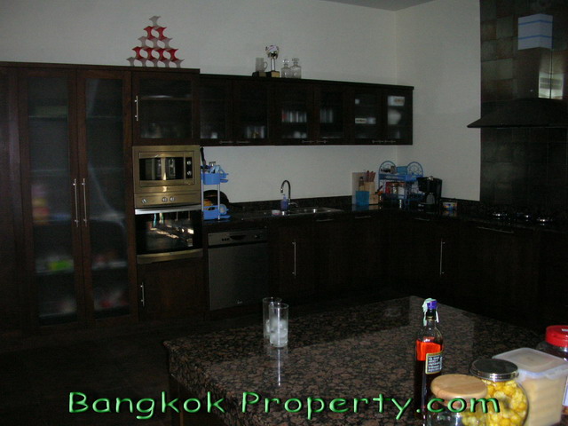 Sukhumvit.  6 Bedrooms Condo / Apartment For Rent. 450sqm (id:285)
