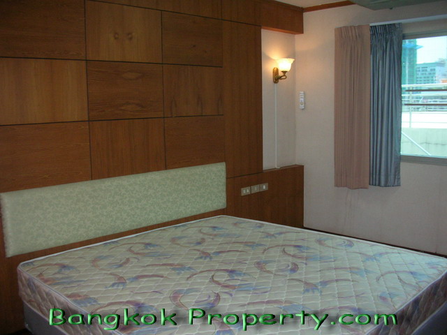 Sukhumvit.  3 Bedrooms Condo / Apartment For Rent. 280sqm (id:287)
