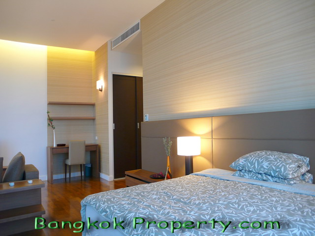Sukhumvit.  4 Bedrooms Condo / Apartment For Rent. 370sqm (id:288)