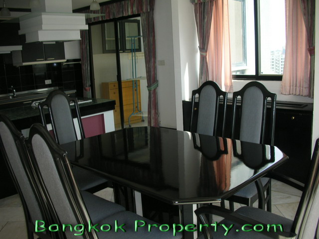 Sukhumvit.  2 Bedrooms Condo / Apartment For Rent. 185sqm (id:304)