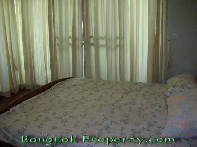 Sukhumvit.  2 Bedrooms Condo / Apartment For Rent. 200sqm (id:306)