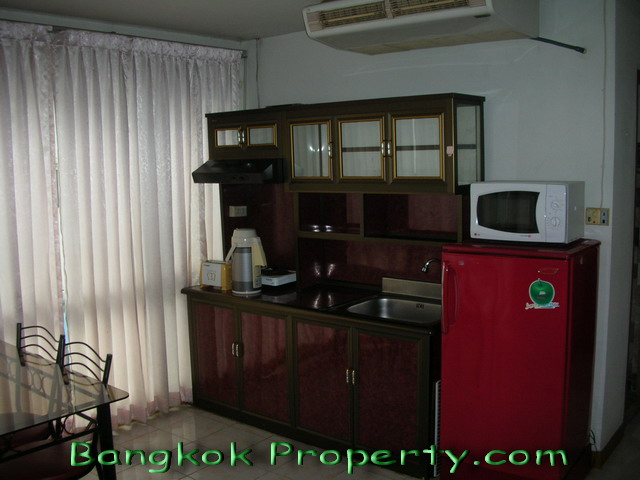 Sukhumvit.  1 Bedroom Condo / Apartment For Rent. 65sqm (id:311)