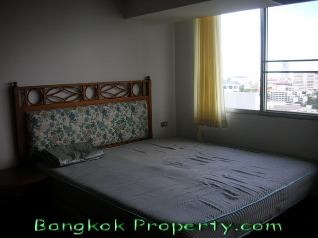 Sukhumvit.  3 Bedrooms Condo / Apartment For Rent. 200sqm (id:317)