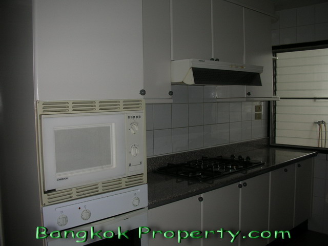Sukhumvit.  3 Bedrooms Condo / Apartment For Rent. 200sqm (id:317)